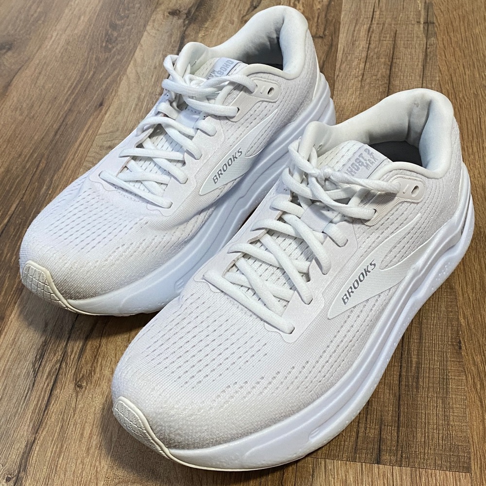 Brooks Ghost Max 2 Womens Running Shoes White Size 10B